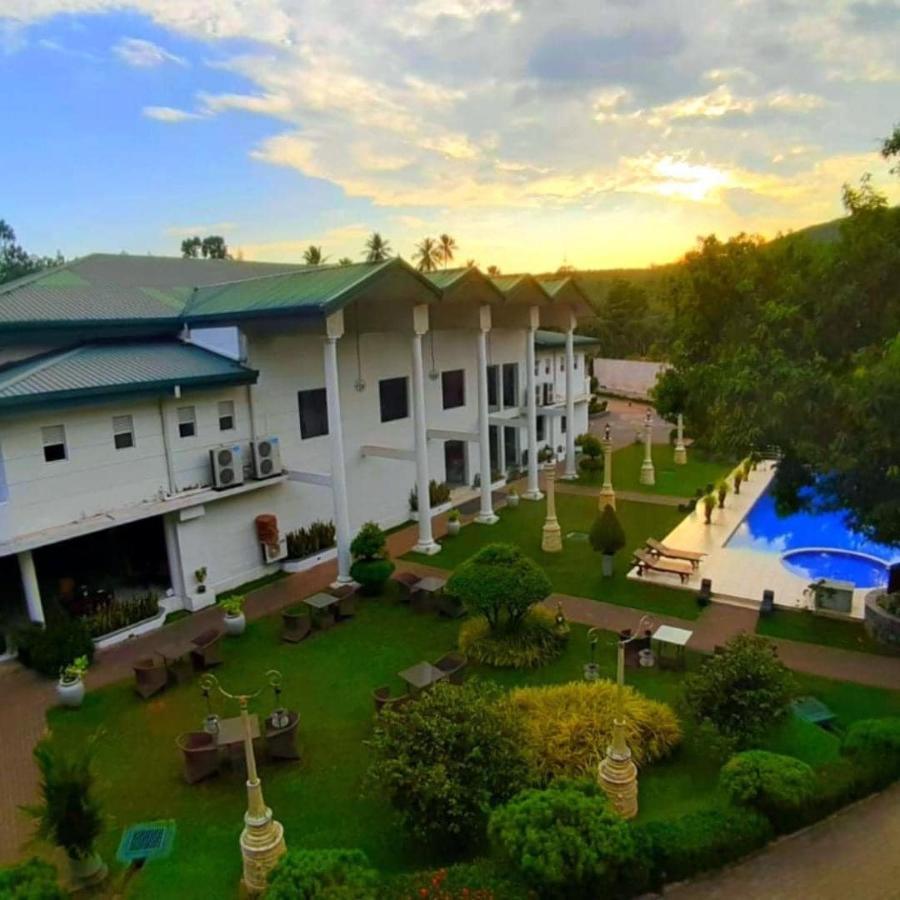 Seethawaka Regency Avissawella Buitenkant foto