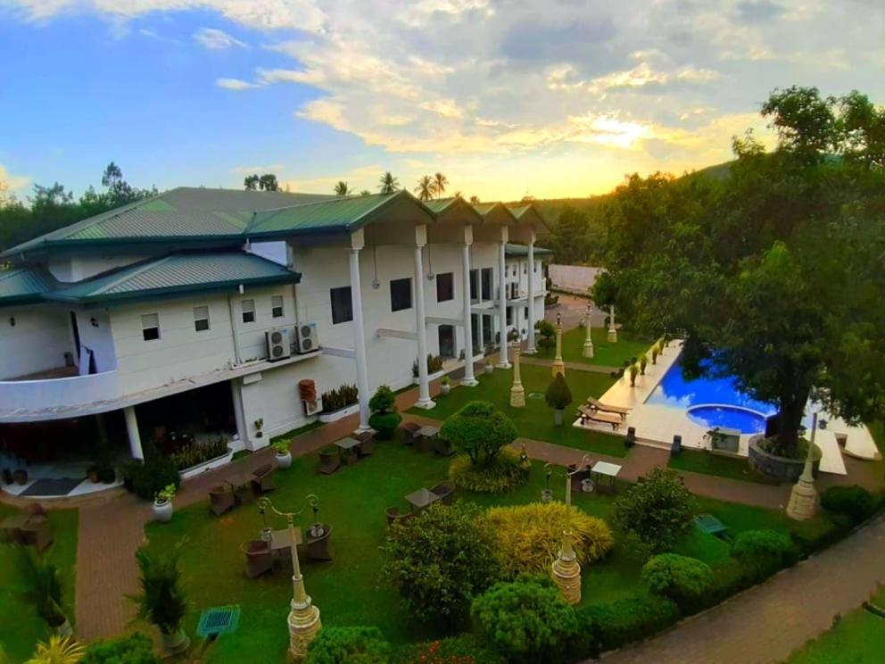 Seethawaka Regency Avissawella Buitenkant foto